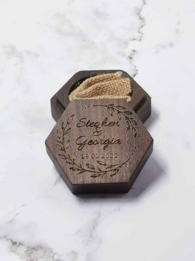 Full Wreath Personalised Ring Box - Hexagonal